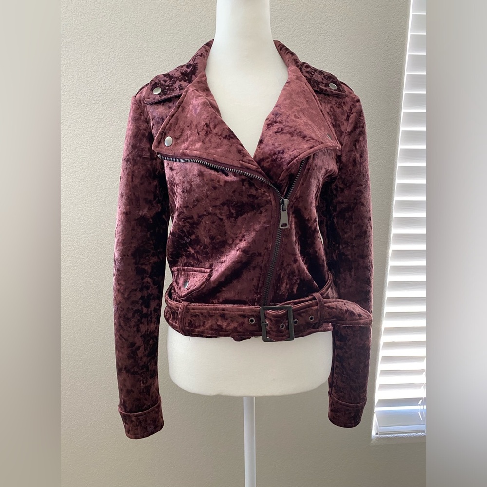 NWOT M Forever 21 maroon crushed velvet biker jacket